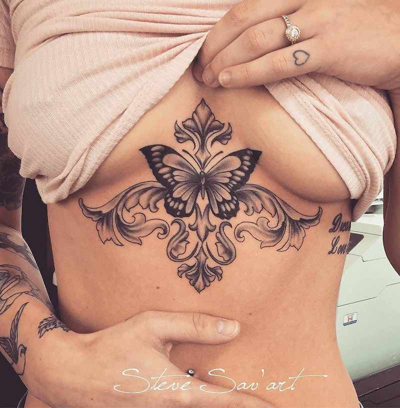 Un tatuaje de mariposa moderno e interesante Un tatuaje de mariposa moderno e interesante