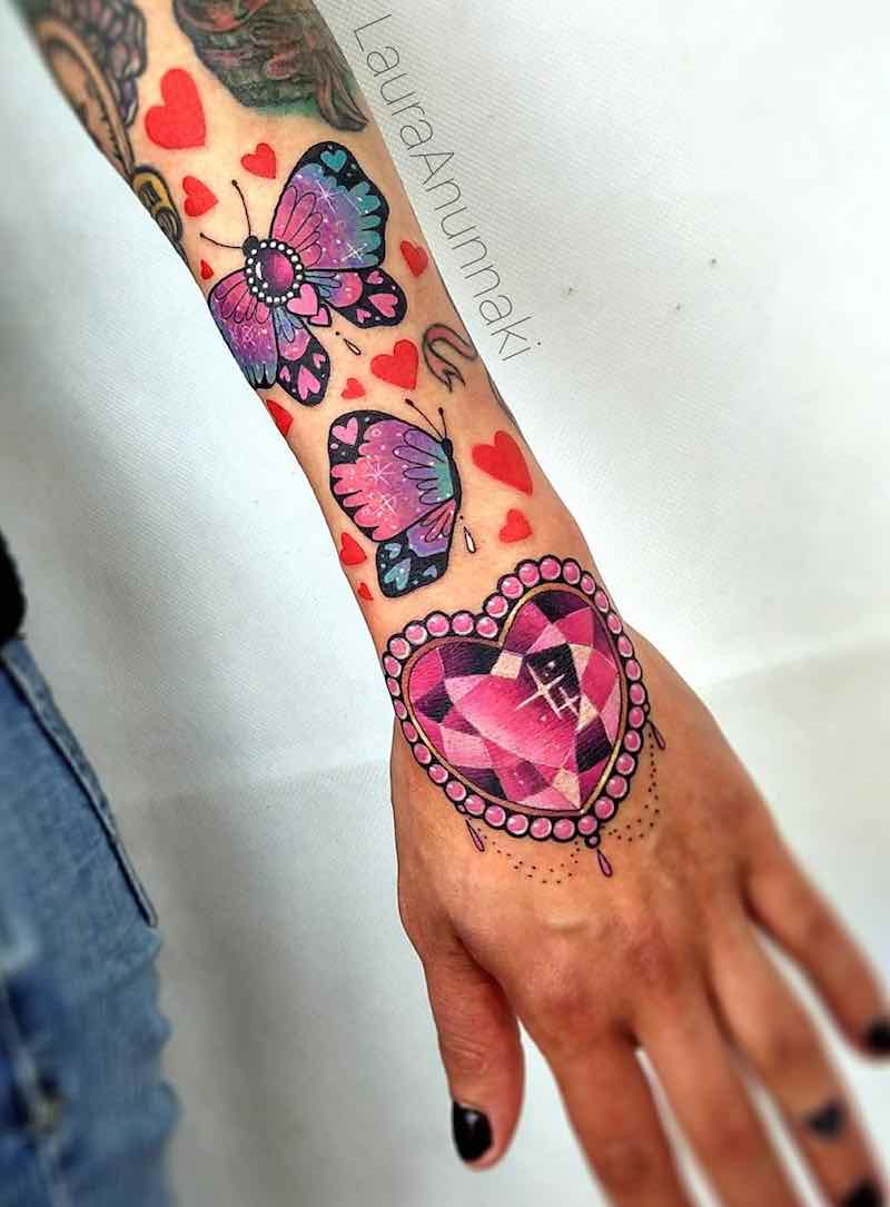 Un tatuaje de mariposa de este año Un tatuaje de mariposa de este año