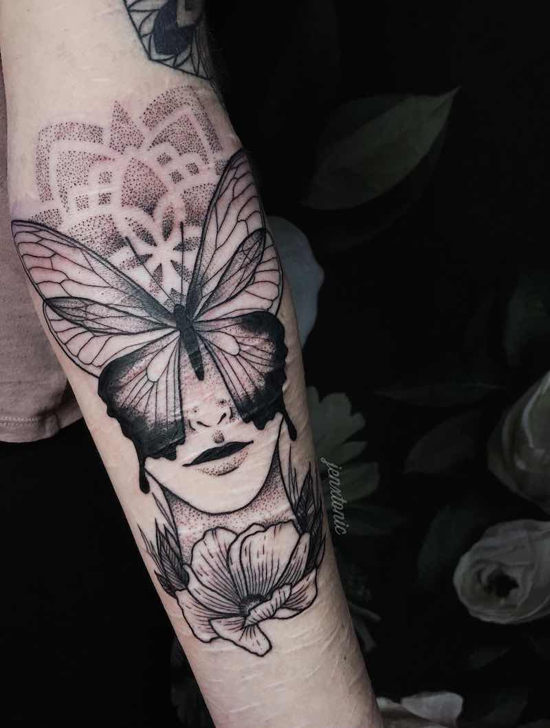 Un tatuaje de mariposa bastante bueno Un tatuaje de mariposa bastante bueno