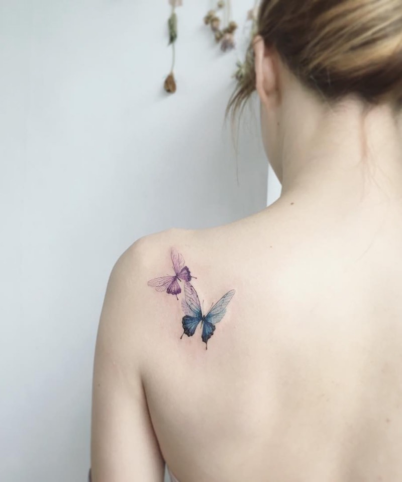 Un tatuaje de mariposa moderno Un tatuaje de mariposa moderno