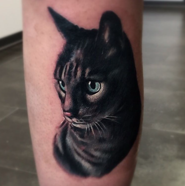 Un tatuaje de gato muy interesante Un tatuaje de gato muy interesante