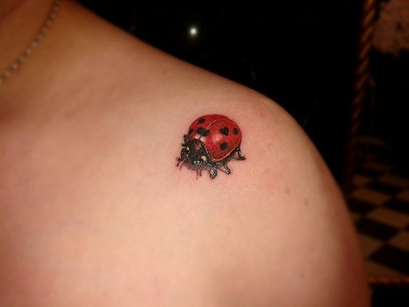 tatuajes-de-mariquitas-24