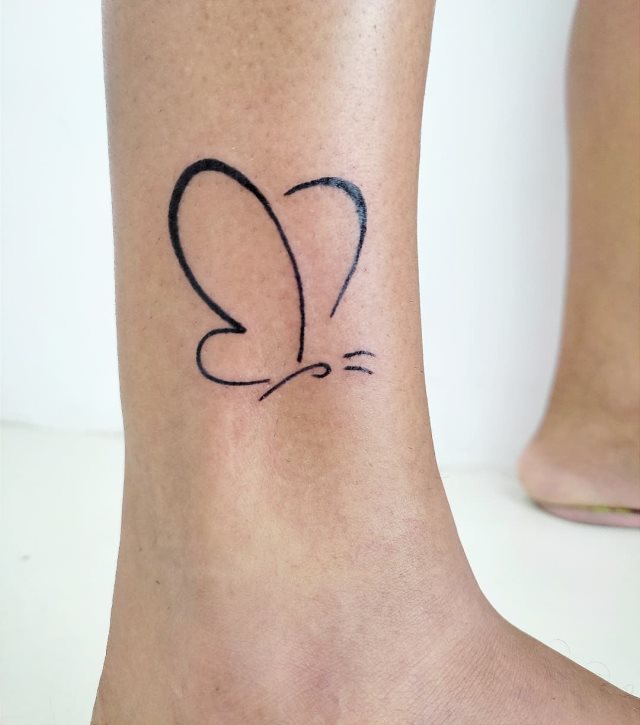 tattoo femenino bonita mariposa 02