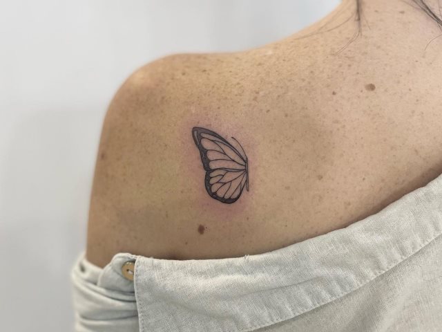 tattoo femenino bonita mariposa 10