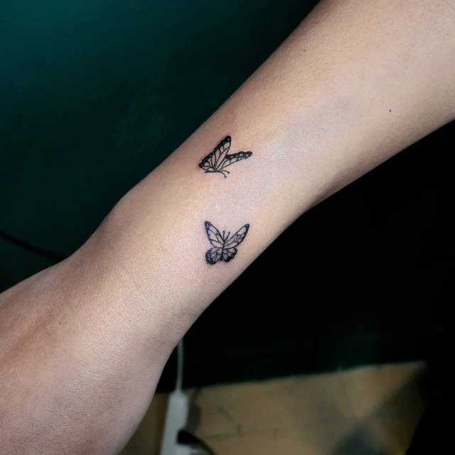 tattoo femenino bonita mariposa 14