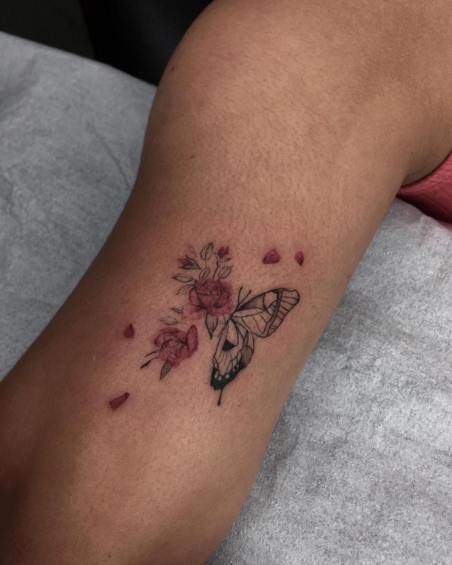 tattoo femenino bonita mariposa 19