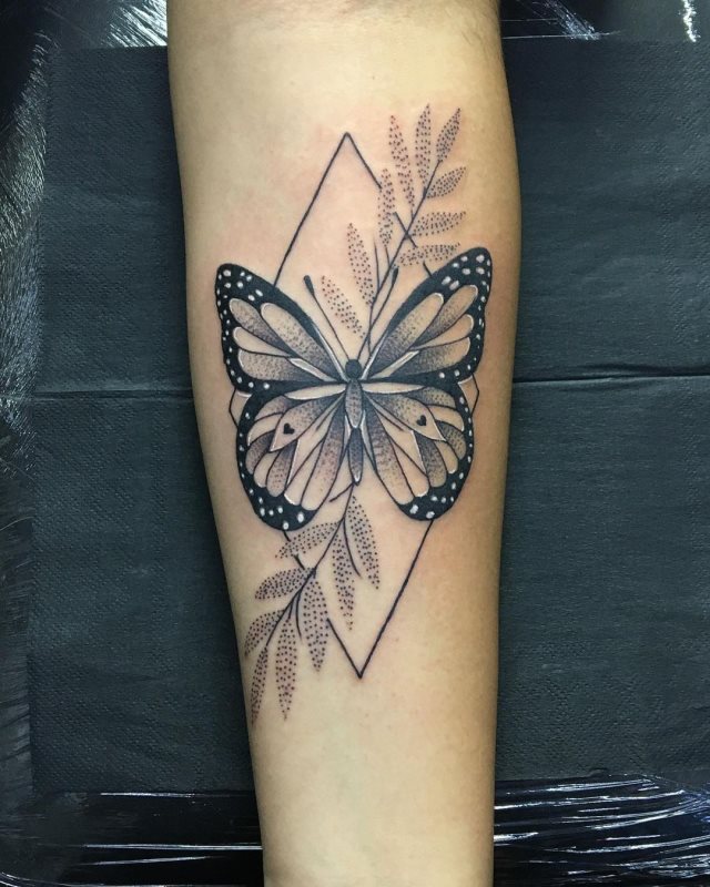 tattoo femenino bonita mariposa 33