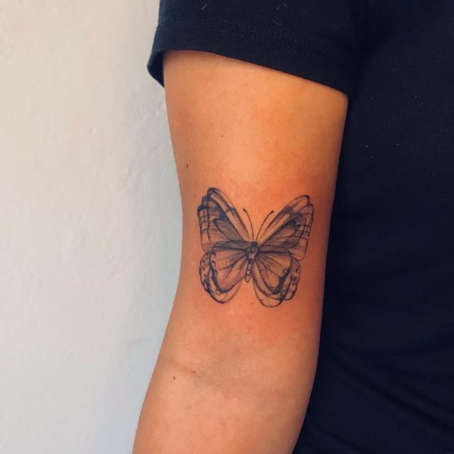 tattoo femenino bonita mariposa 46