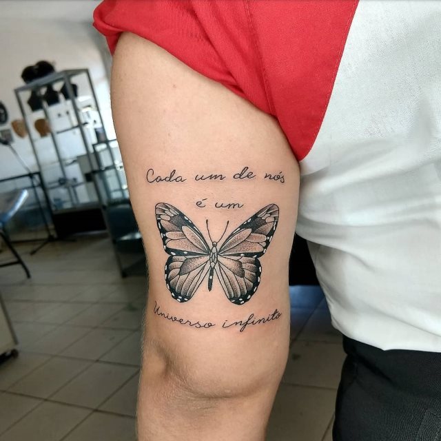tattoo femenino con frase en el brazo 17