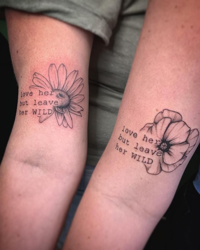 tattoo femenino con frase en el brazo 41