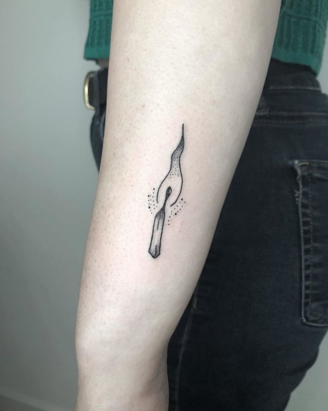 tattoo femenino con fuego 01