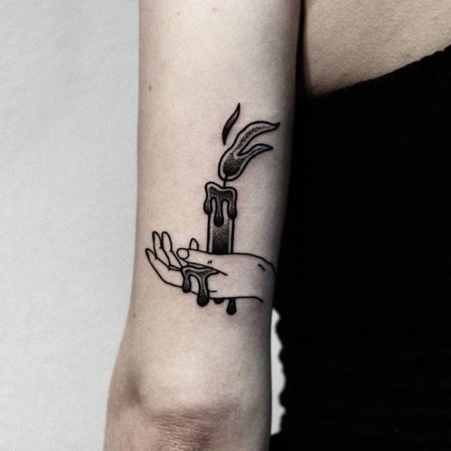 tattoo femenino con fuego 11