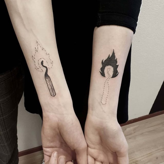 tattoo femenino con fuego 18