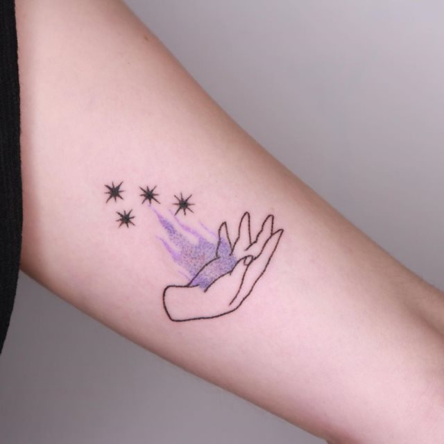tattoo femenino con fuego 32