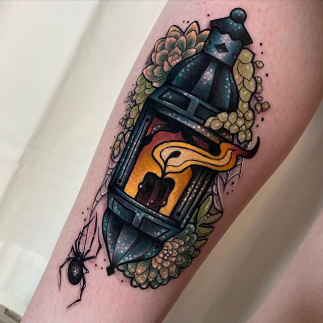 tattoo femenino con fuego 34