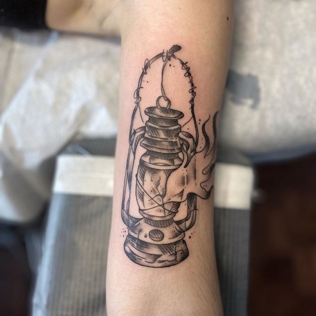 tattoo femenino con fuego 35