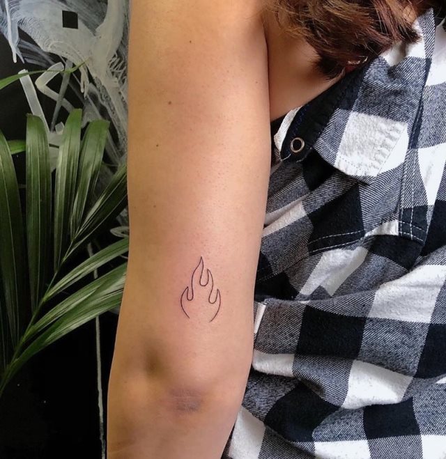 tattoo femenino con fuego 41