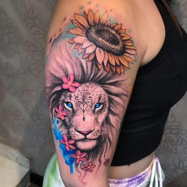 tattoo femenino con mucho color 02