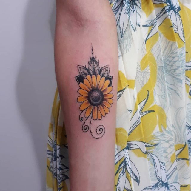 tattoo femenino con mucho color 03