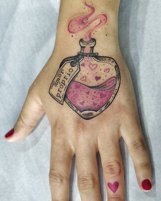 tattoo femenino con mucho color 07
