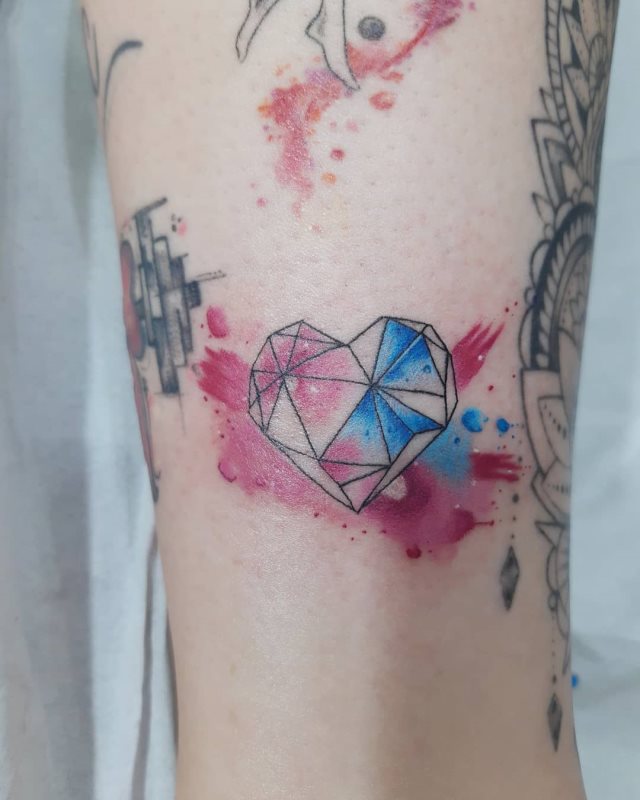 tattoo femenino con mucho color 11