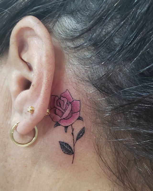 tattoo femenino con mucho color 12