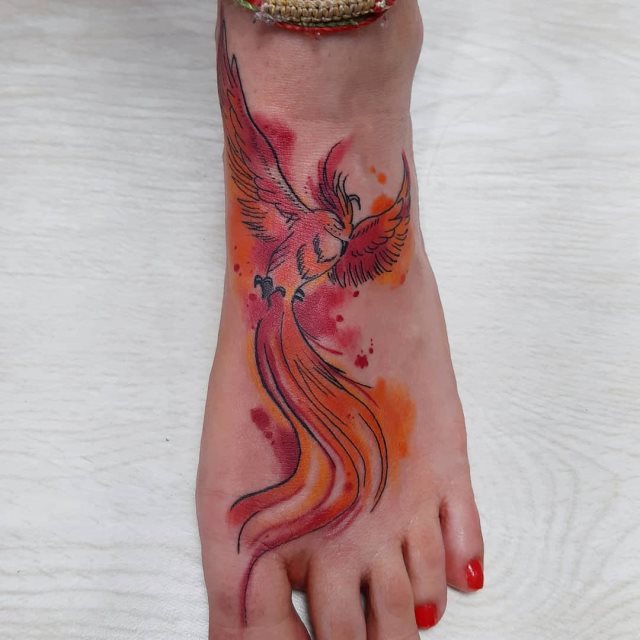tattoo femenino con mucho color 14