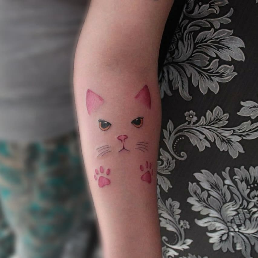 tattoo femenino con mucho color 15