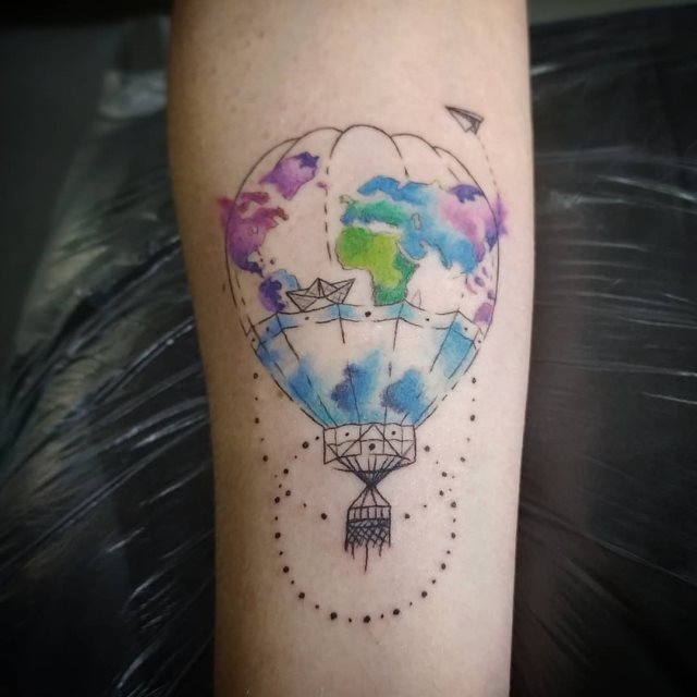 tattoo femenino con mucho color 26