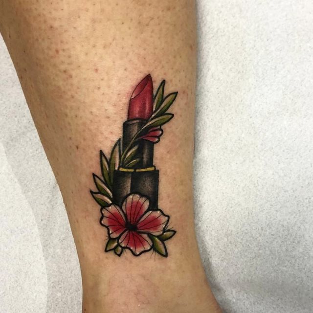tattoo femenino con mucho color 30