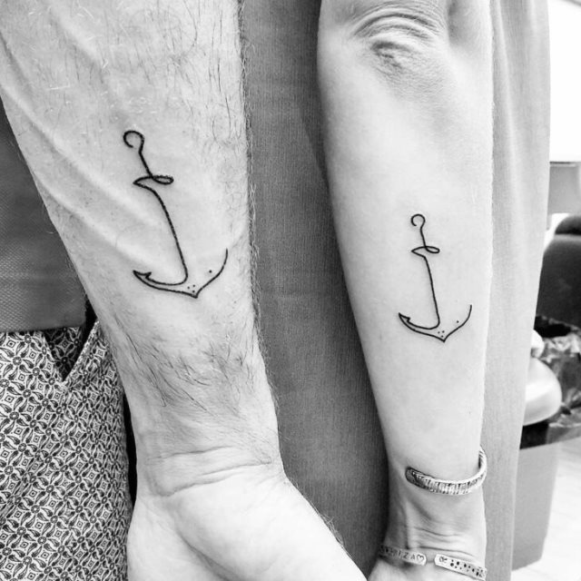 tattoo femenino con un ancla 16