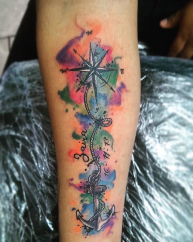tattoo femenino con un ancla 17