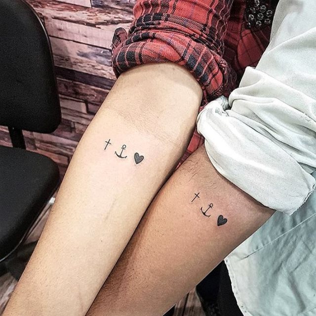 tattoo femenino con un ancla 31