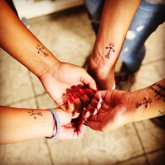tattoo femenino con un ancla 33