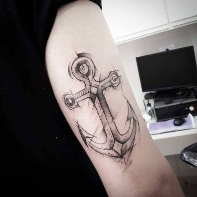 tattoo femenino con un ancla 36
