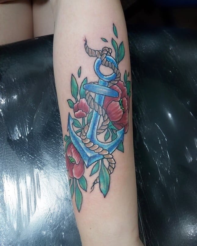 tattoo femenino con un ancla 38