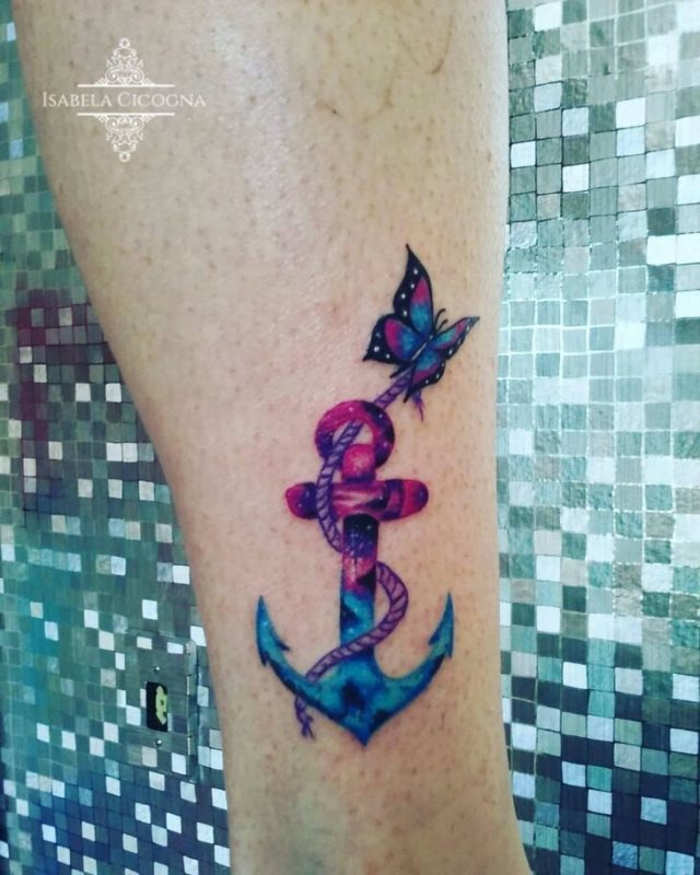 tattoo femenino con un ancla 39