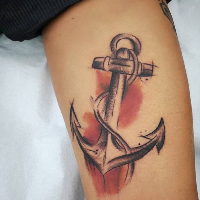 tattoo femenino con un ancla 57