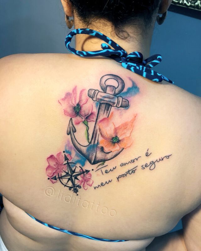 tattoo femenino con un ancla 62