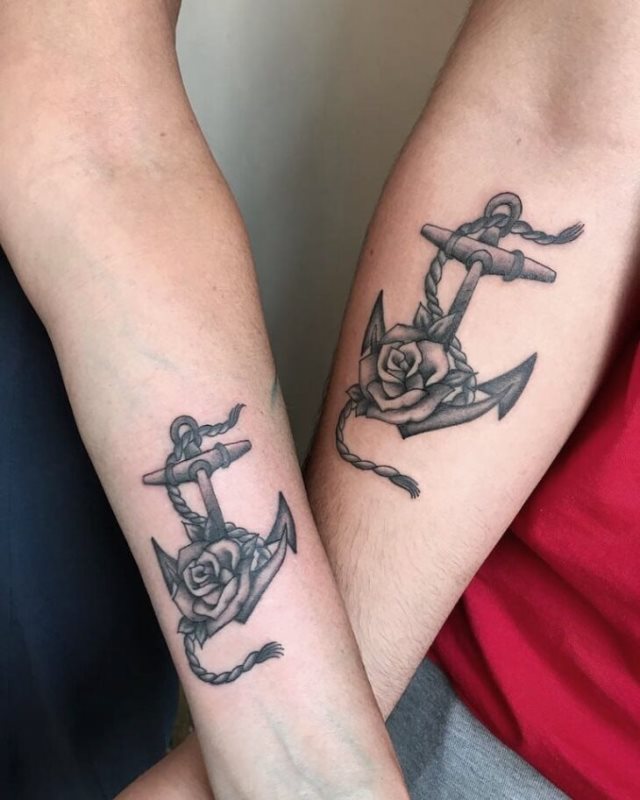 tattoo femenino con un ancla 87