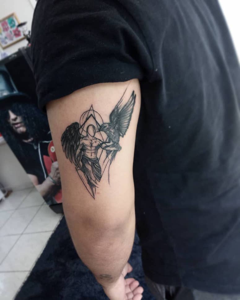 tattoo femenino con un angel 04