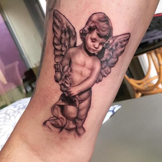 tattoo femenino con un angel 08