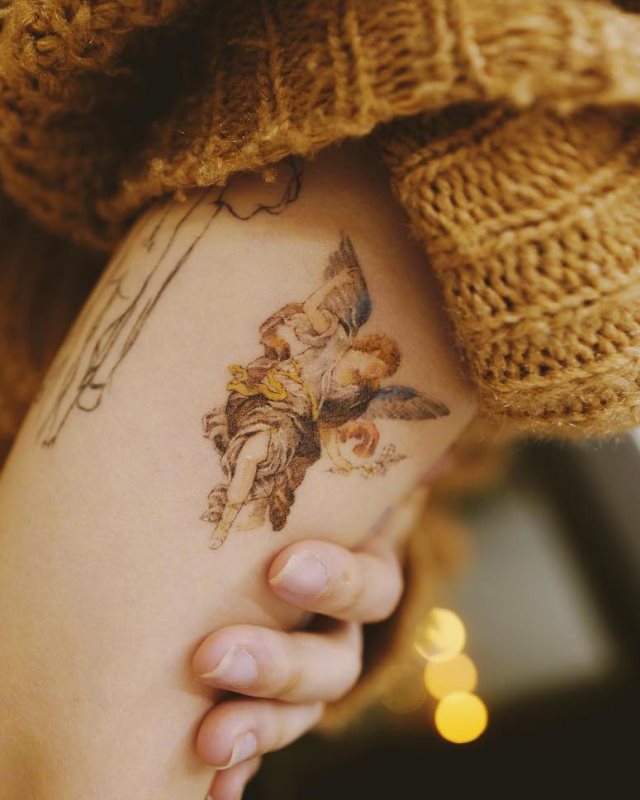 tattoo femenino con un angel 12