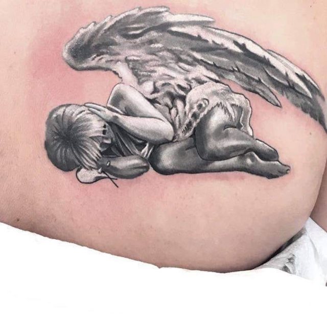 tattoo femenino con un angel 13