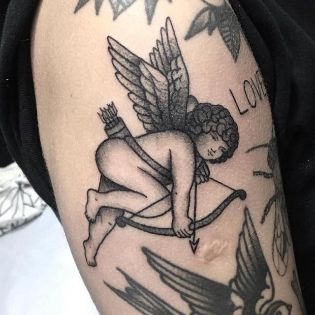 tattoo femenino con un angel 16