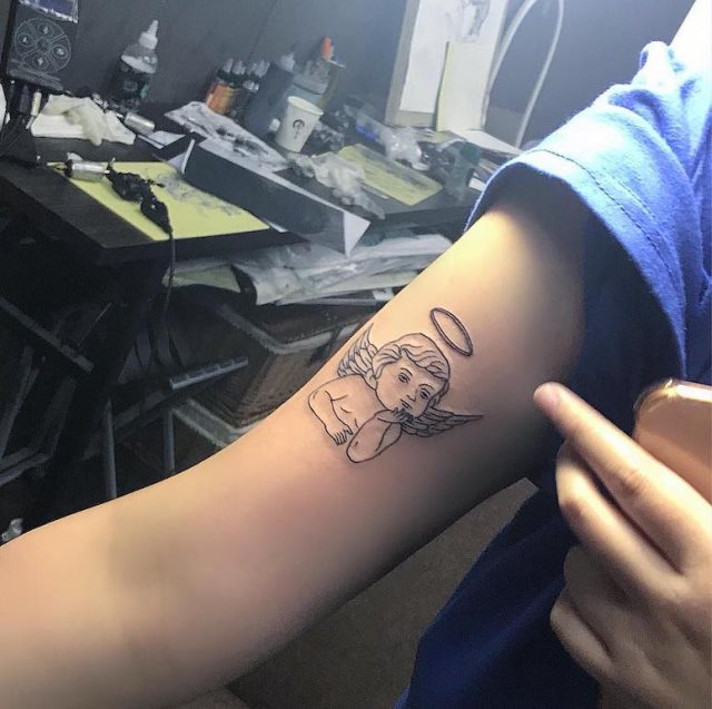 tattoo femenino con un angel 18
