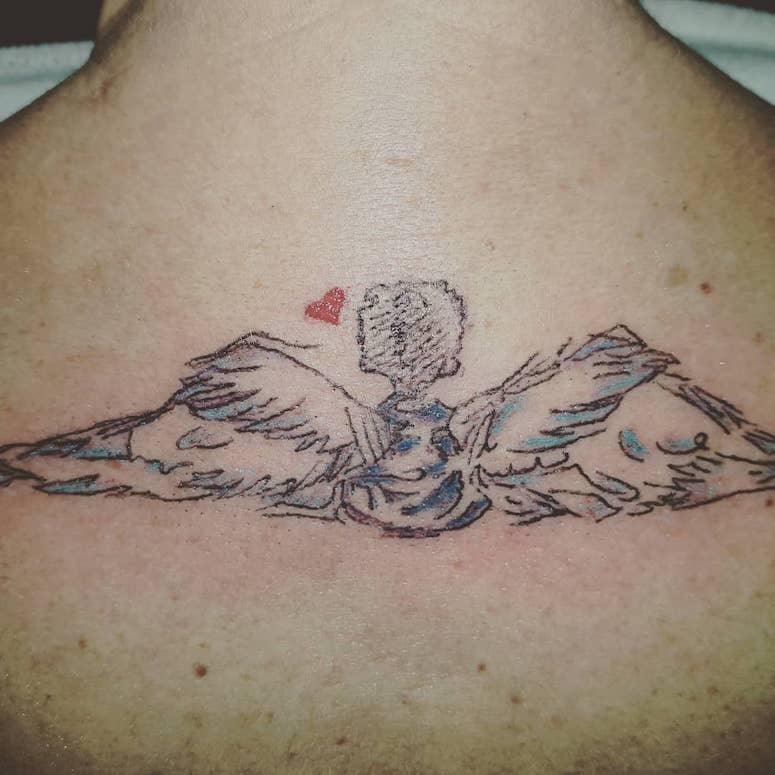 tattoo femenino con un angel 24