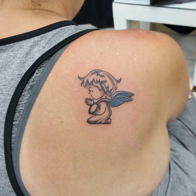 tattoo femenino con un angel 33