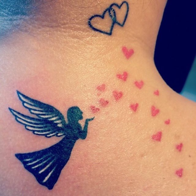 tattoo femenino con un angel 35