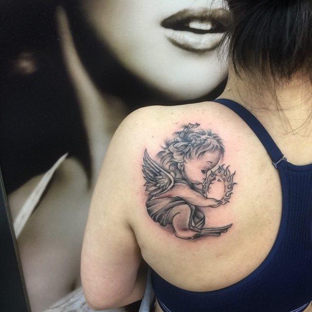 tattoo femenino con un angel 36